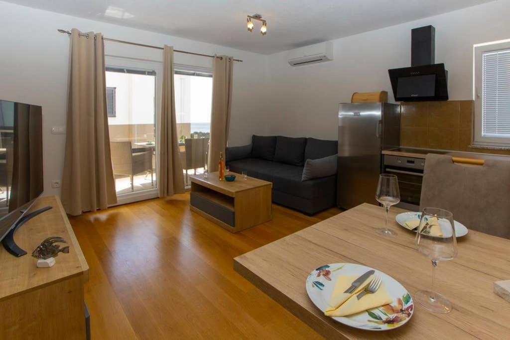 Apartments Vladimir #3 มาคาร์สกา ภายนอก รูปภาพ