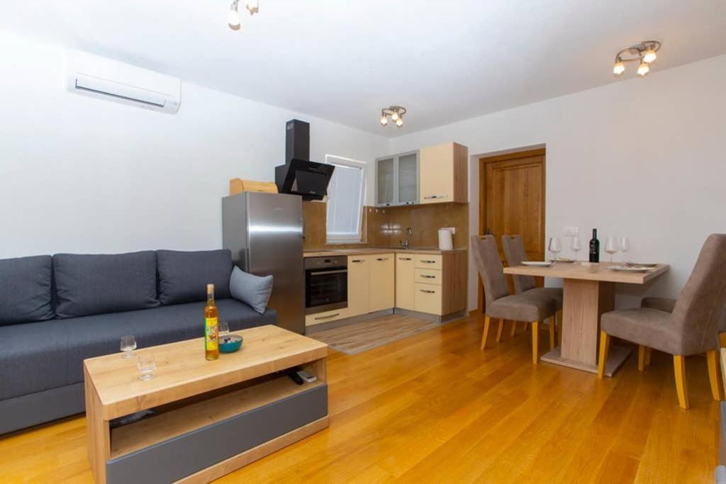 Apartments Vladimir #3 มาคาร์สกา ภายนอก รูปภาพ